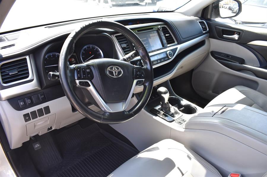 2018 Toyota Highlander SE, available for sale in Patchogue, New York | 112 Auto Plaza. Patchogue, New York 2018 Toyota Highlander SE, available for sale in Patchogue, New York | 112 Auto Plaza. Patchogue, New York