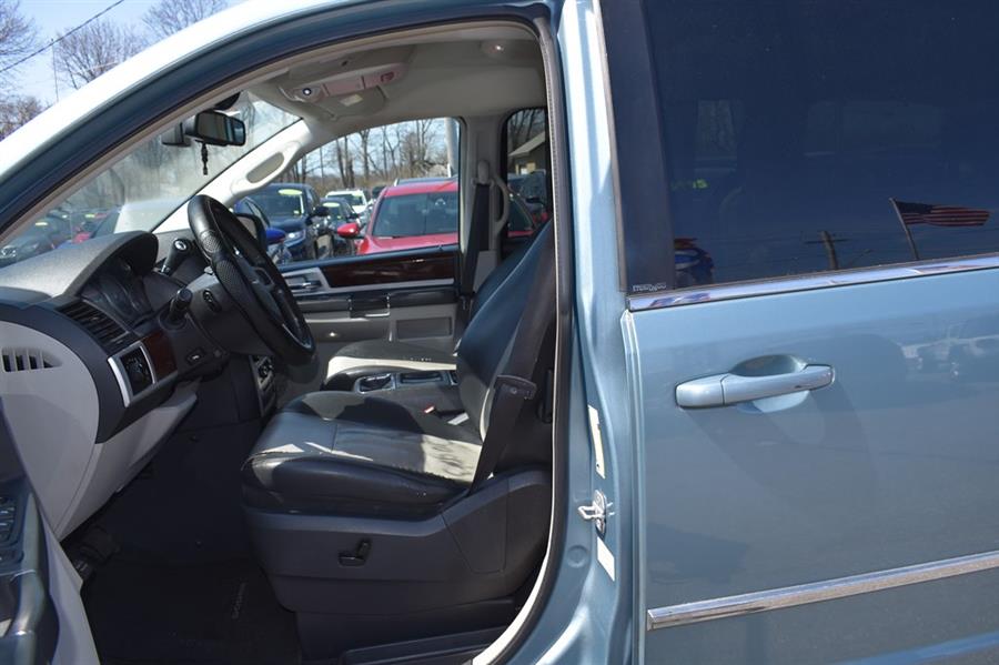 2010 Chrysler Town & Country TOURING PLUS, available for sale in Patchogue, New York | 112 Auto Plaza. Patchogue, New York 2010 Chrysler Town & Country TOURING PLUS, available for sale in Patchogue, New York | 112 Auto Plaza. Patchogue, New York