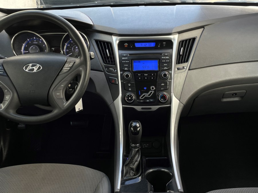 2013 Hyundai Sonata 4dr Sdn 2.4L Auto GLS PZEV, available for sale in Corona, California | Green Light Auto. Corona, California 2013 Hyundai Sonata 4dr Sdn 2.4L Auto GLS PZEV, available for sale in Corona, California | Green Light Auto. Corona, California