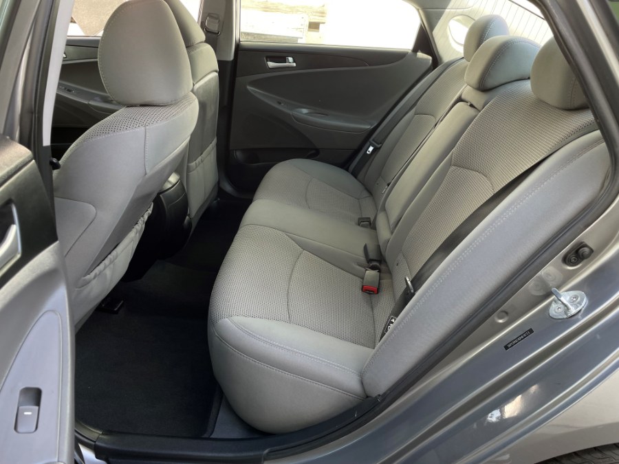 2013 Hyundai Sonata 4dr Sdn 2.4L Auto GLS PZEV, available for sale in Corona, California | Green Light Auto. Corona, California 2013 Hyundai Sonata 4dr Sdn 2.4L Auto GLS PZEV, available for sale in Corona, California | Green Light Auto. Corona, California