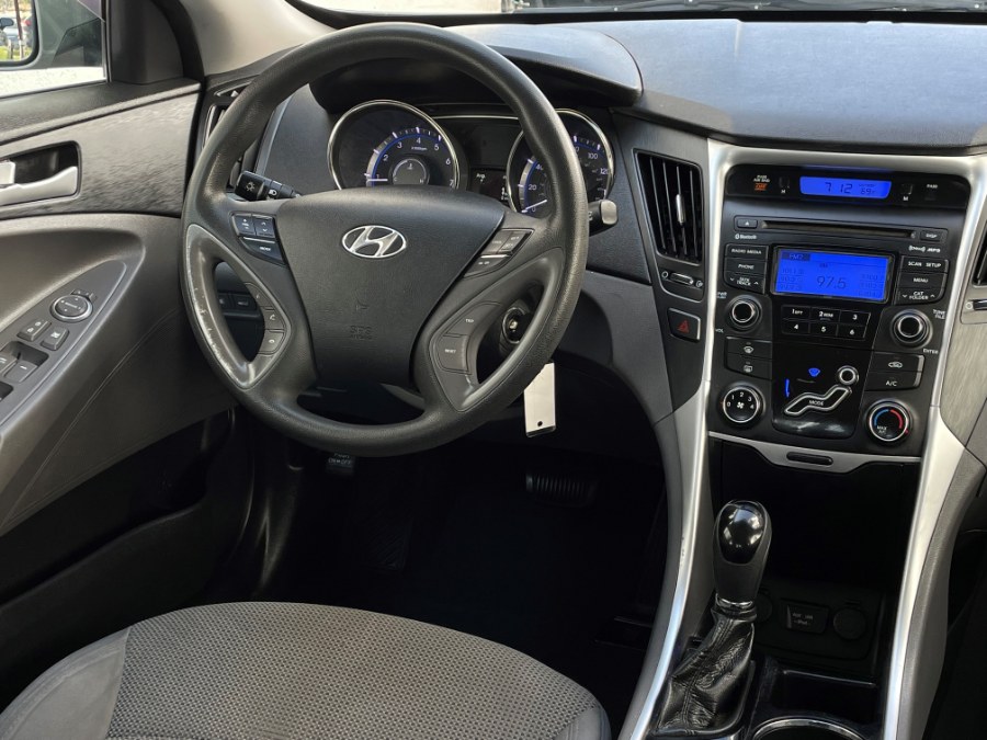 2013 Hyundai Sonata 4dr Sdn 2.4L Auto GLS PZEV, available for sale in Corona, California | Green Light Auto. Corona, California 2013 Hyundai Sonata 4dr Sdn 2.4L Auto GLS PZEV, available for sale in Corona, California | Green Light Auto. Corona, California