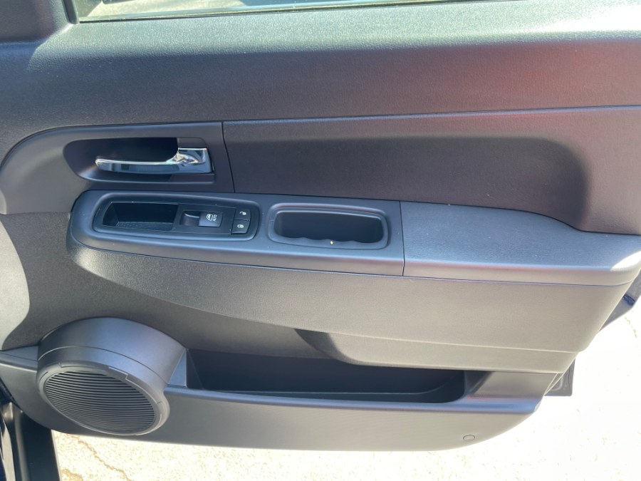 2012 Jeep Liberty 4WD 4dr Sport Latitude, available for sale in Huntington Station, New York | My Auto Inc.. Huntington Station, New York 2012 Jeep Liberty 4WD 4dr Sport Latitude, available for sale in Huntington Station, New York | My Auto Inc.. Huntington Station, New York