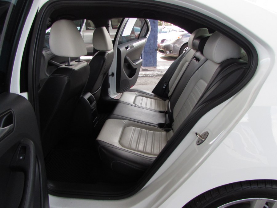 2016 Volkswagen Jetta Sedan 4dr Auto 1.8T Sport PZEV, available for sale in Orlando, Florida | VIP Auto Enterprise, Inc. Orlando, Florida 2016 Volkswagen Jetta Sedan 4dr Auto 1.8T Sport PZEV, available for sale in Orlando, Florida | VIP Auto Enterprise, Inc. Orlando, Florida