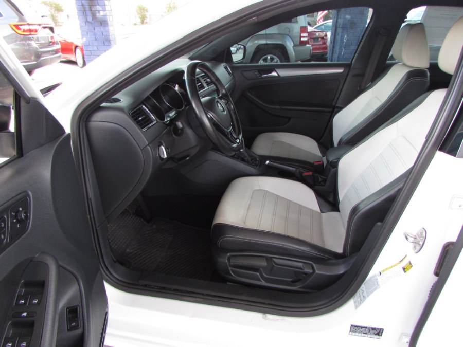 2016 Volkswagen Jetta Sedan 4dr Auto 1.8T Sport PZEV, available for sale in Orlando, Florida | VIP Auto Enterprise, Inc. Orlando, Florida 2016 Volkswagen Jetta Sedan 4dr Auto 1.8T Sport PZEV, available for sale in Orlando, Florida | VIP Auto Enterprise, Inc. Orlando, Florida