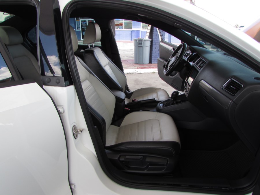 2016 Volkswagen Jetta Sedan 4dr Auto 1.8T Sport PZEV, available for sale in Orlando, Florida | VIP Auto Enterprise, Inc. Orlando, Florida 2016 Volkswagen Jetta Sedan 4dr Auto 1.8T Sport PZEV, available for sale in Orlando, Florida | VIP Auto Enterprise, Inc. Orlando, Florida