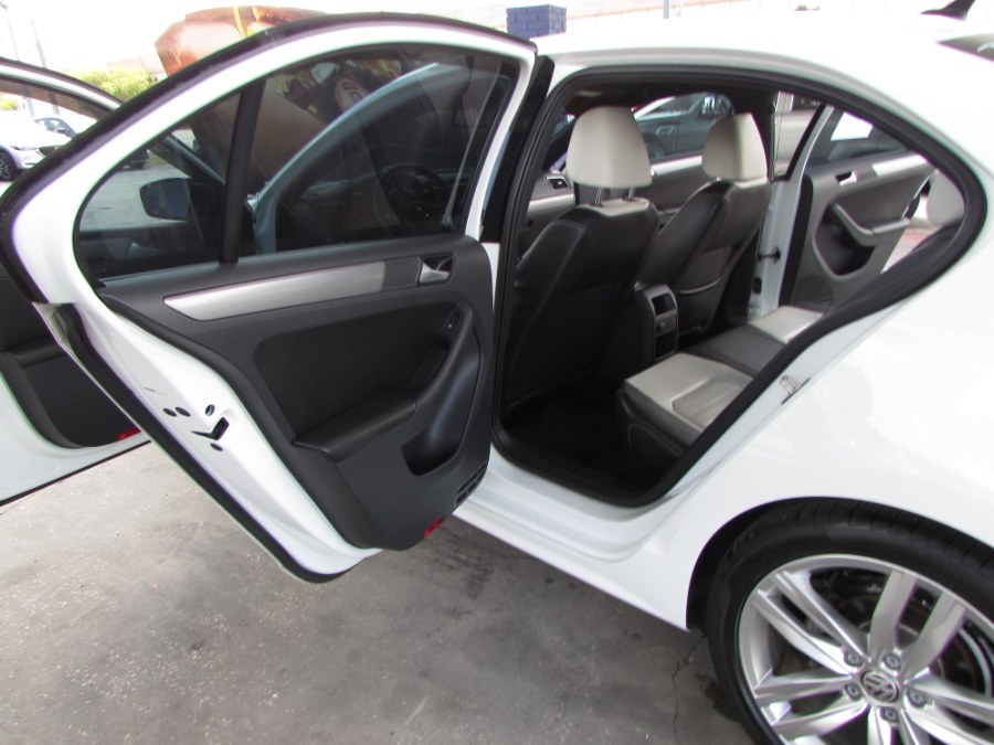 2016 Volkswagen Jetta Sedan 4dr Auto 1.8T Sport PZEV, available for sale in Orlando, Florida | VIP Auto Enterprise, Inc. Orlando, Florida 2016 Volkswagen Jetta Sedan 4dr Auto 1.8T Sport PZEV, available for sale in Orlando, Florida | VIP Auto Enterprise, Inc. Orlando, Florida