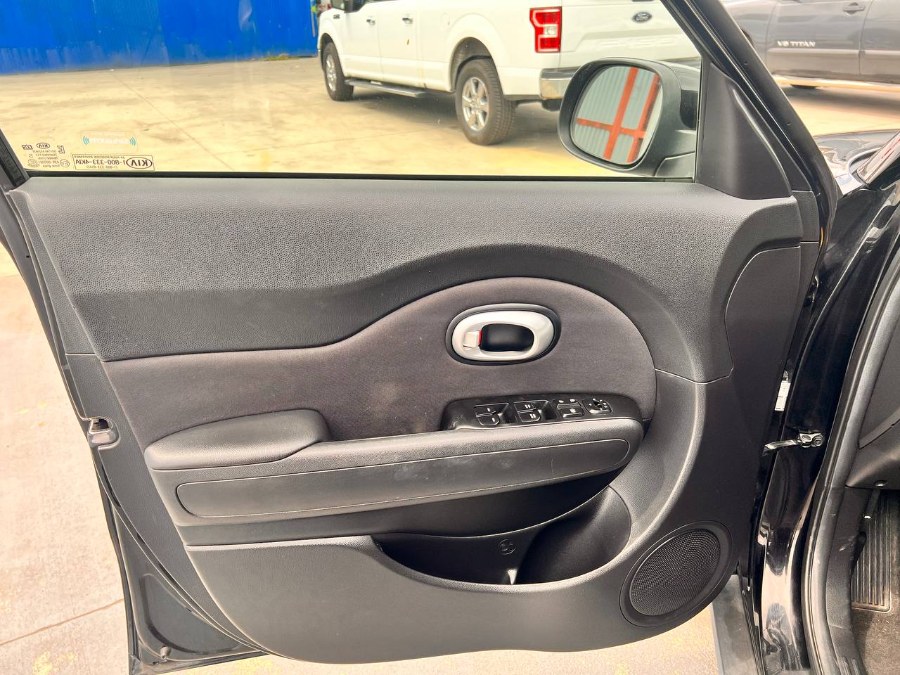 2015 Kia Soul 5dr Wgn Man Base, available for sale in Santa Ana, California | Auto Max Of Santa Ana. Santa Ana, California 2015 Kia Soul 5dr Wgn Man Base, available for sale in Santa Ana, California | Auto Max Of Santa Ana. Santa Ana, California