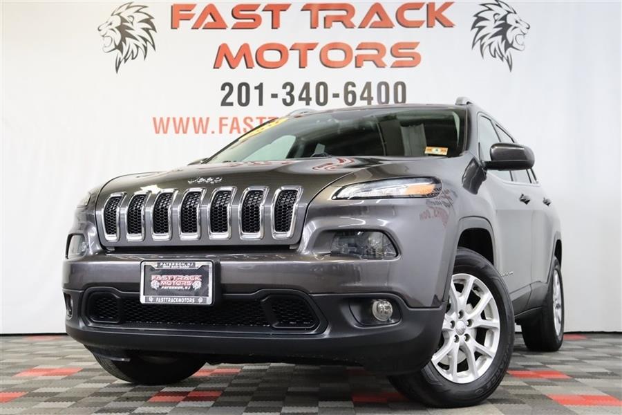 2017 Jeep Cherokee LATITUDE, available for sale in Paterson, New Jersey | Fast Track Motors. Paterson, New Jersey