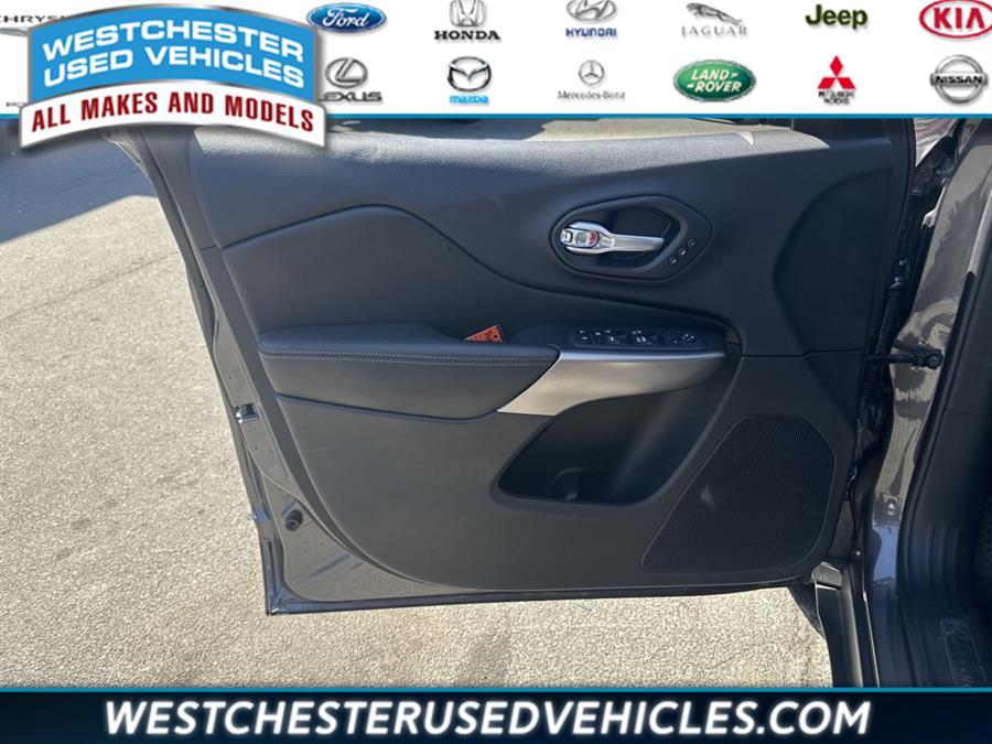 2019 Jeep Cherokee Limited, available for sale in White Plains, New York | Westchester Used Vehicles. White Plains, New York 2019 Jeep Cherokee Limited, available for sale in White Plains, New York | Westchester Used Vehicles. White Plains, New York