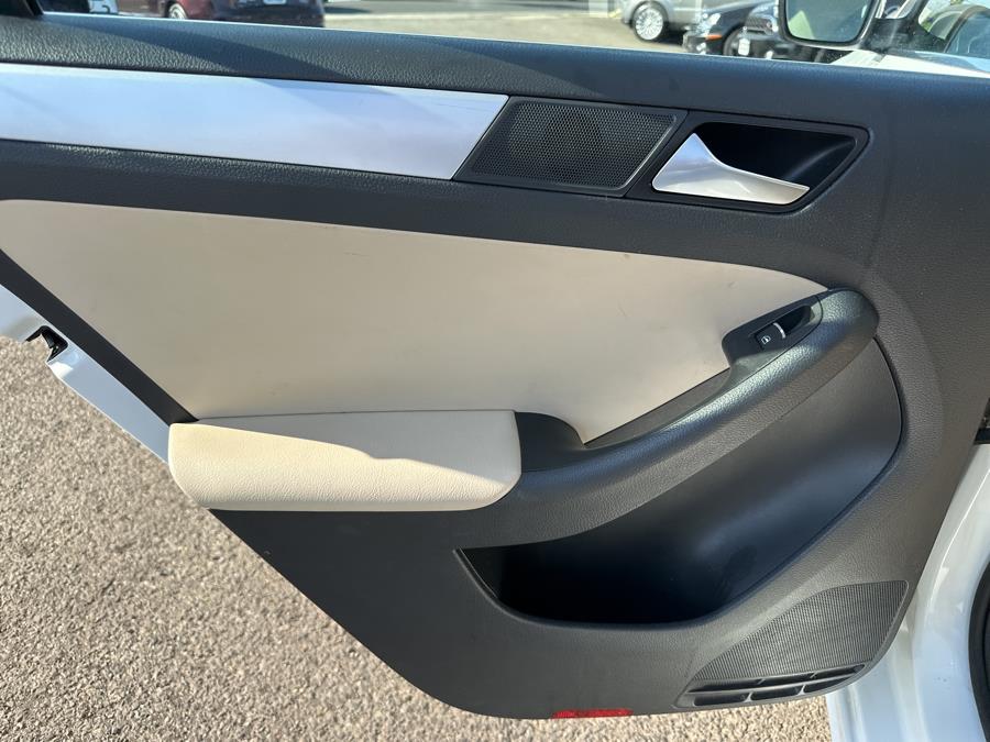2014 VOLKSWAGEN JETTA SEDAN SE 4dr Auto SE PZEV, available for sale in Milford, Connecticut | Superior Motors LLC. Milford, Connecticut 2014 VOLKSWAGEN JETTA SEDAN SE 4dr Auto SE PZEV, available for sale in Milford, Connecticut | Superior Motors LLC. Milford, Connecticut