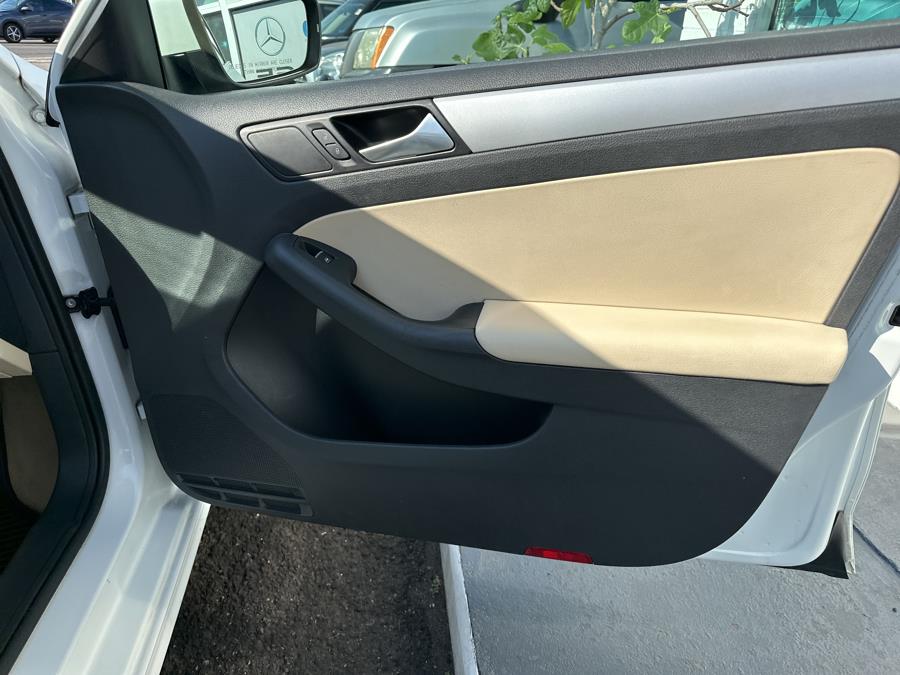 2014 VOLKSWAGEN JETTA SEDAN SE 4dr Auto SE PZEV, available for sale in Milford, Connecticut | Superior Motors LLC. Milford, Connecticut 2014 VOLKSWAGEN JETTA SEDAN SE 4dr Auto SE PZEV, available for sale in Milford, Connecticut | Superior Motors LLC. Milford, Connecticut