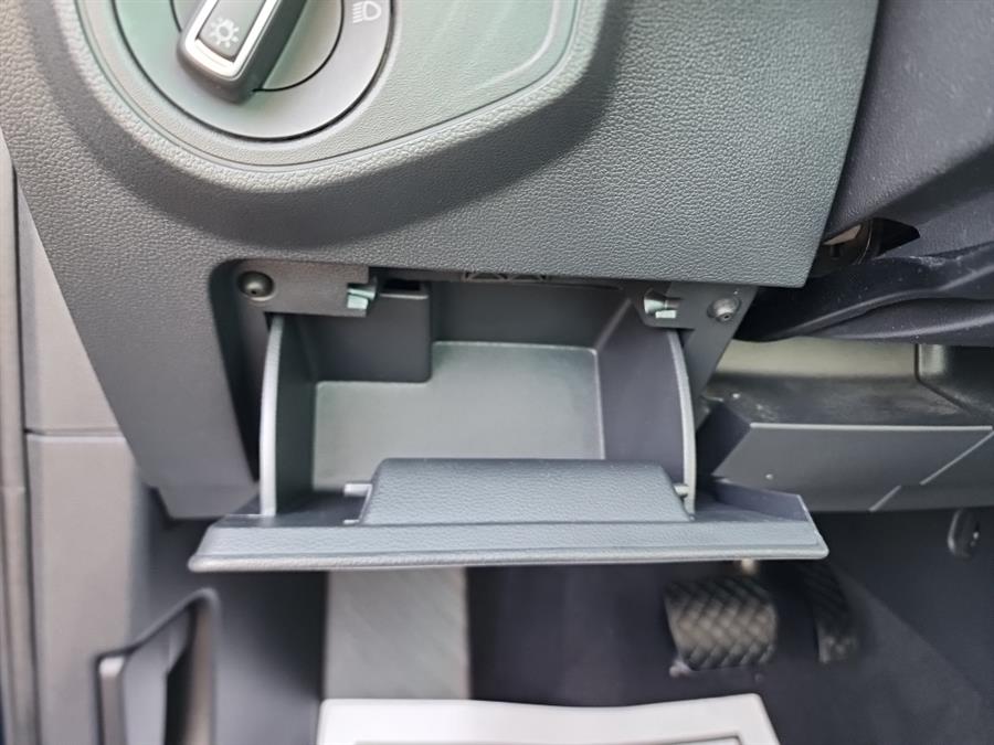 2019 Volkswagen Atlas 3.6L V6 SE w/Technology 4MOTION, available for sale in Islip, New York | L.I. Auto Gallery. Islip, New York 2019 Volkswagen Atlas 3.6L V6 SE w/Technology 4MOTION, available for sale in Islip, New York | L.I. Auto Gallery. Islip, New York