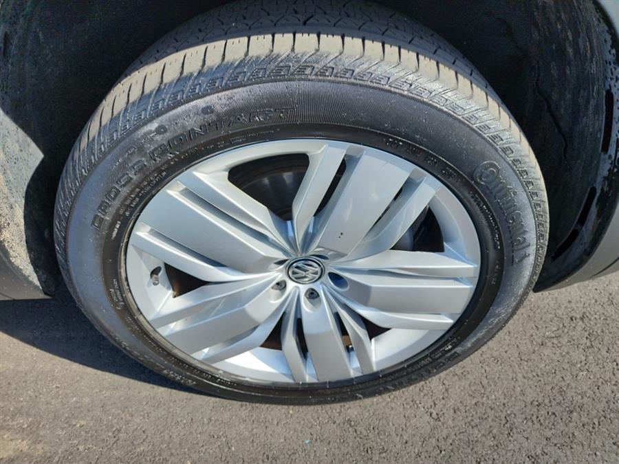 2019 Volkswagen Atlas 3.6L V6 SE w/Technology 4MOTION, available for sale in Islip, New York | L.I. Auto Gallery. Islip, New York 2019 Volkswagen Atlas 3.6L V6 SE w/Technology 4MOTION, available for sale in Islip, New York | L.I. Auto Gallery. Islip, New York