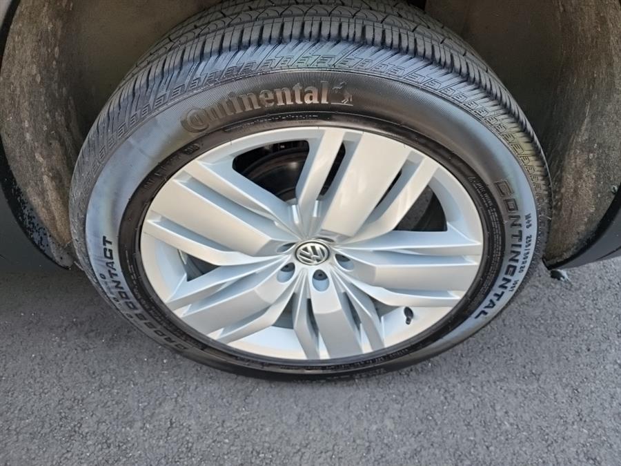 2019 Volkswagen Atlas 3.6L V6 SE w/Technology 4MOTION, available for sale in Islip, New York | L.I. Auto Gallery. Islip, New York 2019 Volkswagen Atlas 3.6L V6 SE w/Technology 4MOTION, available for sale in Islip, New York | L.I. Auto Gallery. Islip, New York