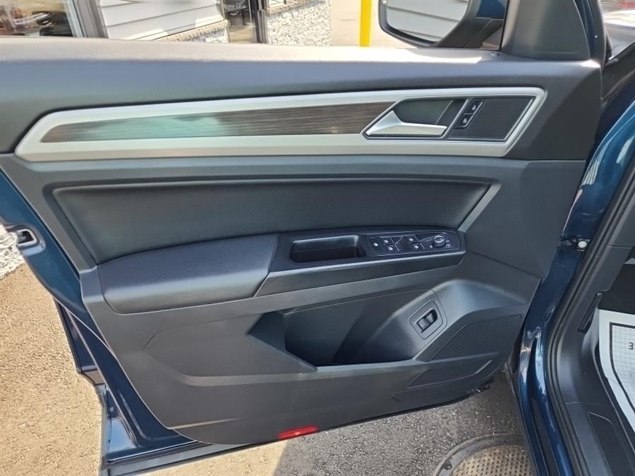 2019 Volkswagen Atlas 3.6L V6 SE w/Technology 4MOTION, available for sale in Islip, New York | L.I. Auto Gallery. Islip, New York 2019 Volkswagen Atlas 3.6L V6 SE w/Technology 4MOTION, available for sale in Islip, New York | L.I. Auto Gallery. Islip, New York