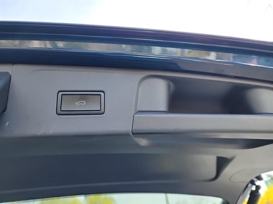 2019 Volkswagen Atlas 3.6L V6 SE w/Technology 4MOTION, available for sale in Islip, New York | L.I. Auto Gallery. Islip, New York 2019 Volkswagen Atlas 3.6L V6 SE w/Technology 4MOTION, available for sale in Islip, New York | L.I. Auto Gallery. Islip, New York