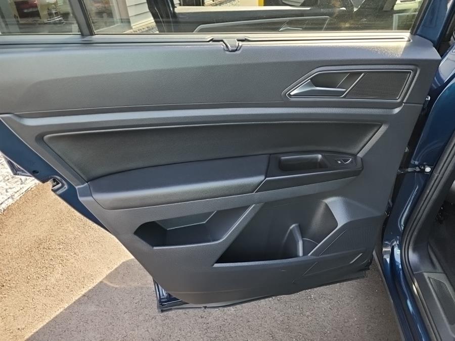 2019 Volkswagen Atlas 3.6L V6 SE w/Technology 4MOTION, available for sale in Islip, New York | L.I. Auto Gallery. Islip, New York 2019 Volkswagen Atlas 3.6L V6 SE w/Technology 4MOTION, available for sale in Islip, New York | L.I. Auto Gallery. Islip, New York