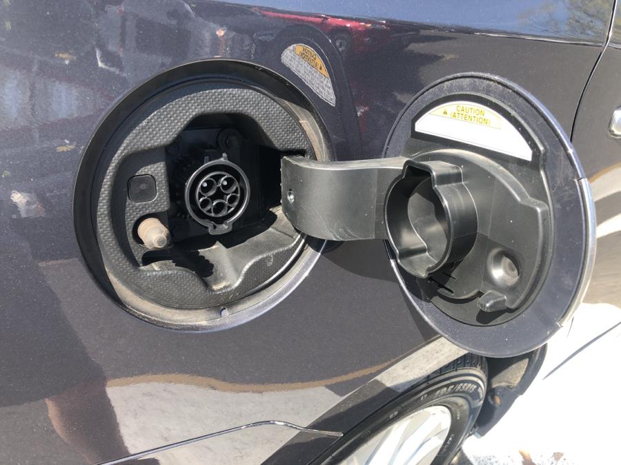 2013 Toyota Prius Plug-In 5dr HB, available for sale in Waterbury, Connecticut | National Auto Brokers, Inc.. Waterbury, Connecticut 2013 Toyota Prius Plug-In 5dr HB, available for sale in Waterbury, Connecticut | National Auto Brokers, Inc.. Waterbury, Connecticut