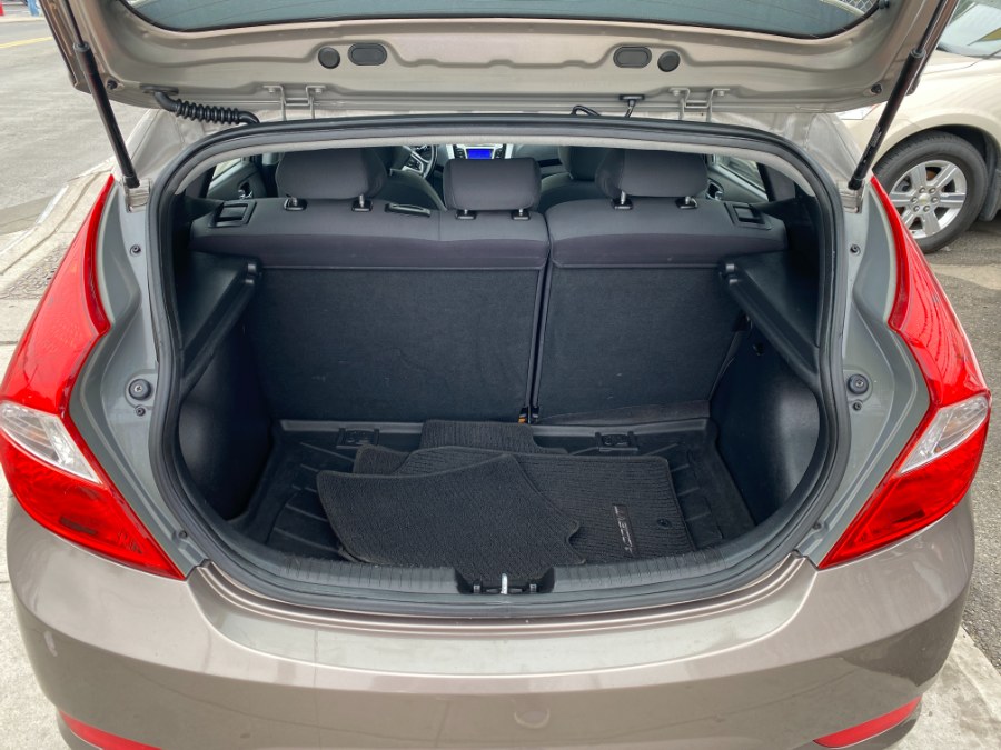 2014 Hyundai Accent 5dr HB Auto SE, available for sale in Middle Village, New York | Middle Village Motors . Middle Village, New York 2014 Hyundai Accent 5dr HB Auto SE, available for sale in Middle Village, New York | Middle Village Motors . Middle Village, New York