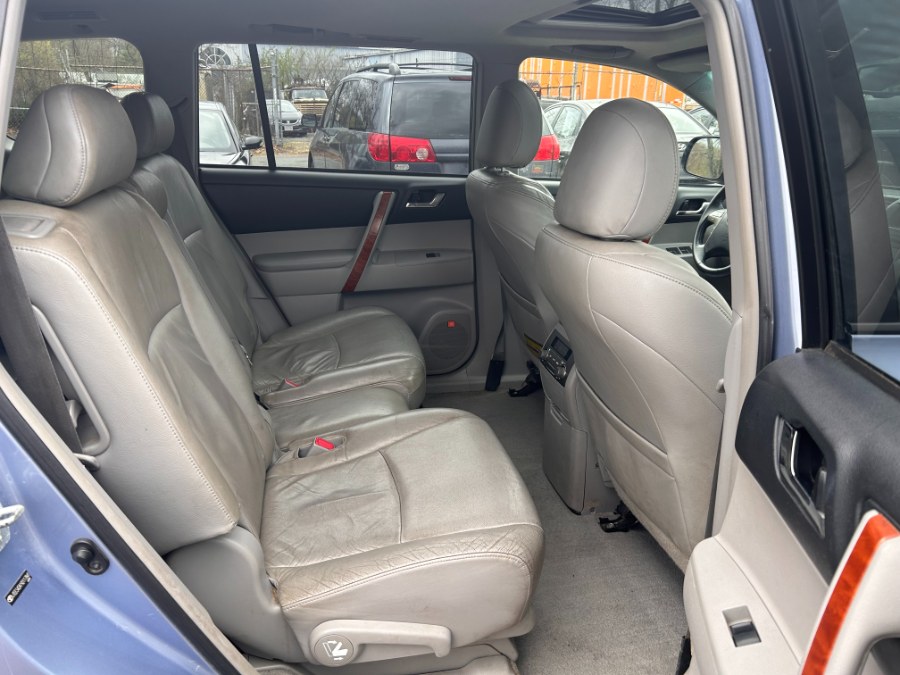 2009 Toyota Highlander 4WD 4dr V6 Limited (Natl), available for sale in South Hadley, Massachusetts | Payless Auto Sale. South Hadley, Massachusetts 2009 Toyota Highlander 4WD 4dr V6 Limited (Natl), available for sale in South Hadley, Massachusetts | Payless Auto Sale. South Hadley, Massachusetts