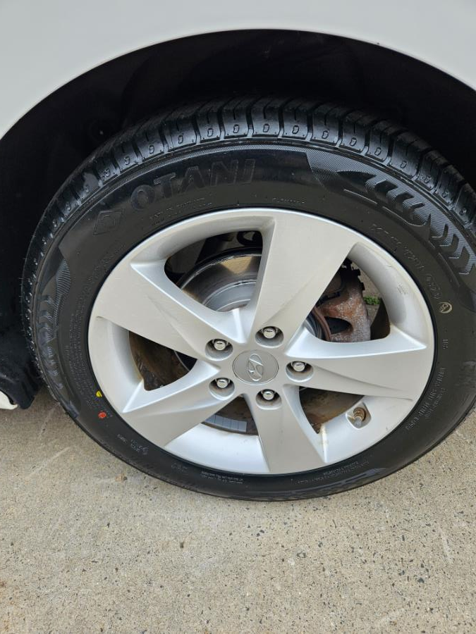 2013 Hyundai Elantra 4dr Sdn Auto GLS, available for sale in New Britain, Connecticut | Supreme Automotive. New Britain, Connecticut 2013 Hyundai Elantra 4dr Sdn Auto GLS, available for sale in New Britain, Connecticut | Supreme Automotive. New Britain, Connecticut