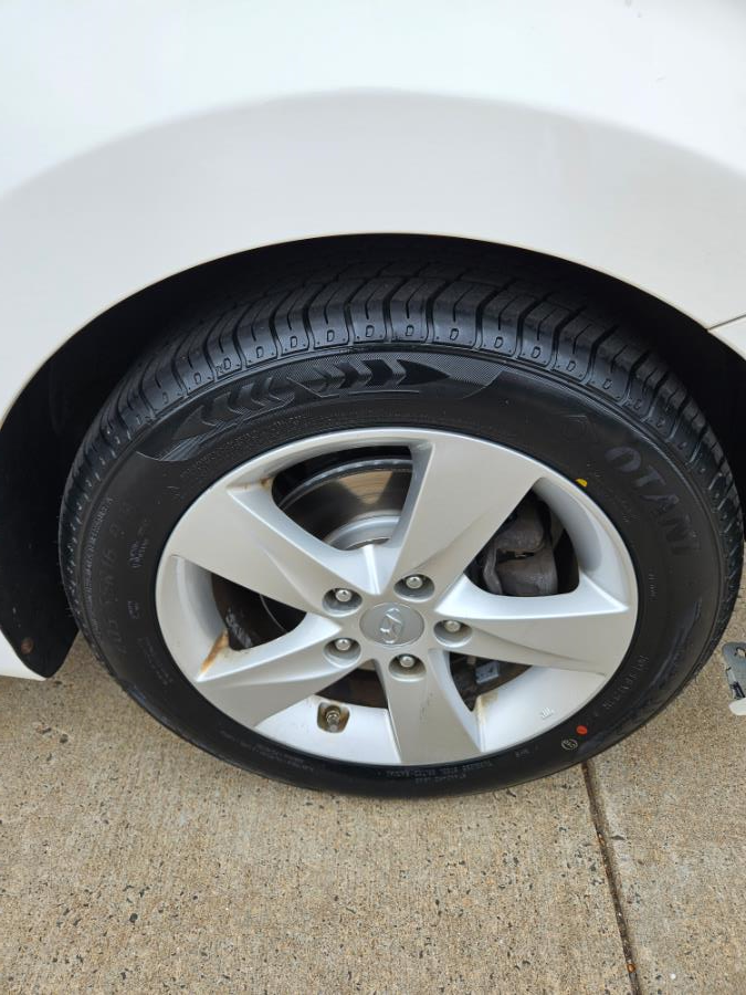 2013 Hyundai Elantra 4dr Sdn Auto GLS, available for sale in New Britain, Connecticut | Supreme Automotive. New Britain, Connecticut 2013 Hyundai Elantra 4dr Sdn Auto GLS, available for sale in New Britain, Connecticut | Supreme Automotive. New Britain, Connecticut