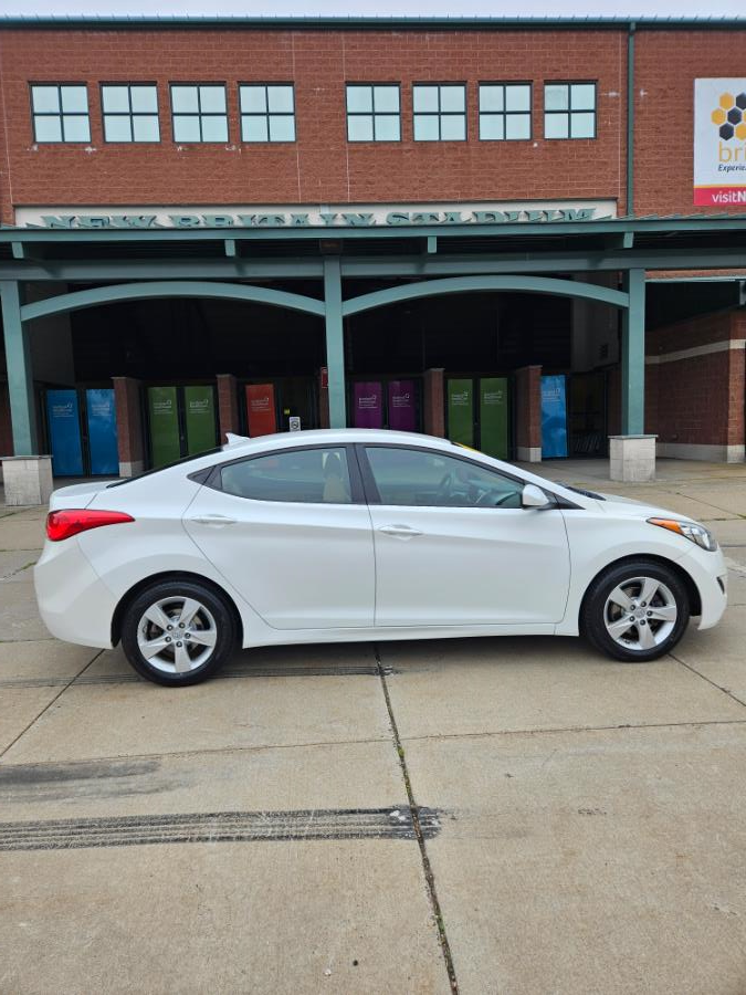 2013 Hyundai Elantra 4dr Sdn Auto GLS, available for sale in New Britain, Connecticut | Supreme Automotive. New Britain, Connecticut 2013 Hyundai Elantra 4dr Sdn Auto GLS, available for sale in New Britain, Connecticut | Supreme Automotive. New Britain, Connecticut