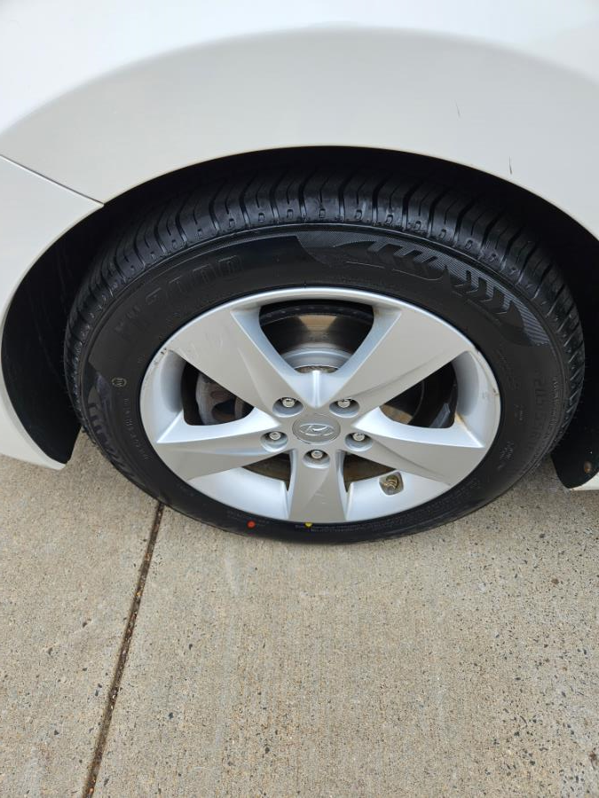 2013 Hyundai Elantra 4dr Sdn Auto GLS, available for sale in New Britain, Connecticut | Supreme Automotive. New Britain, Connecticut 2013 Hyundai Elantra 4dr Sdn Auto GLS, available for sale in New Britain, Connecticut | Supreme Automotive. New Britain, Connecticut