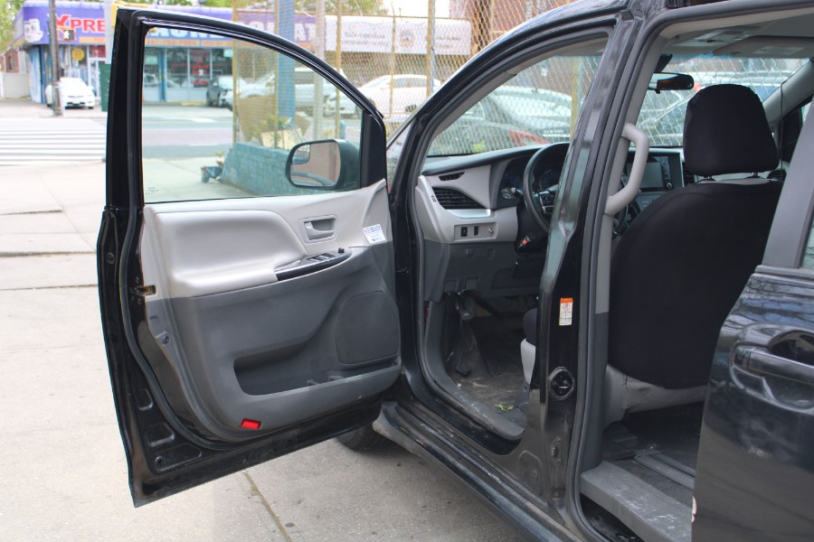 2018 Toyota Sienna L FWD 7-Passenger (Natl), available for sale in BROOKLYN, New York | Deals on Wheels International Auto. BROOKLYN, New York 2018 Toyota Sienna L FWD 7-Passenger (Natl), available for sale in BROOKLYN, New York | Deals on Wheels International Auto. BROOKLYN, New York