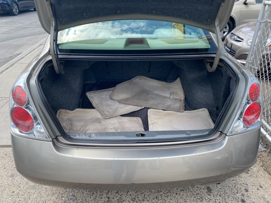 2005 Nissan Altima 4dr Sdn I4 Auto 2.5 S, available for sale in Middle Village, New York | Middle Village Motors . Middle Village, New York 2005 Nissan Altima 4dr Sdn I4 Auto 2.5 S, available for sale in Middle Village, New York | Middle Village Motors . Middle Village, New York