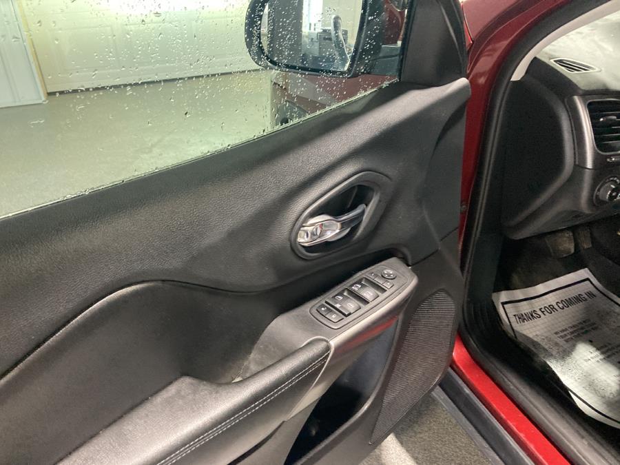 2019 Jeep Cherokee Latitude Plus 4x4, available for sale in Pittsfield, Maine | Maine Central Motors. Pittsfield, Maine 2019 Jeep Cherokee Latitude Plus 4x4, available for sale in Pittsfield, Maine | Maine Central Motors. Pittsfield, Maine