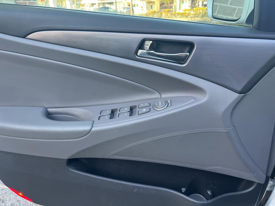 2015 Hyundai Sonata Hybrid 4dr Sdn, available for sale in New London, Connecticut | TJ Motors. New London, Connecticut 2015 Hyundai Sonata Hybrid 4dr Sdn, available for sale in New London, Connecticut | TJ Motors. New London, Connecticut