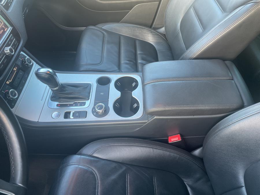 2014 Volkswagen Touareg 4dr 3.6L R-Line, available for sale in Hartford, Connecticut | Lex Autos LLC. Hartford, Connecticut 2014 Volkswagen Touareg 4dr 3.6L R-Line, available for sale in Hartford, Connecticut | Lex Autos LLC. Hartford, Connecticut