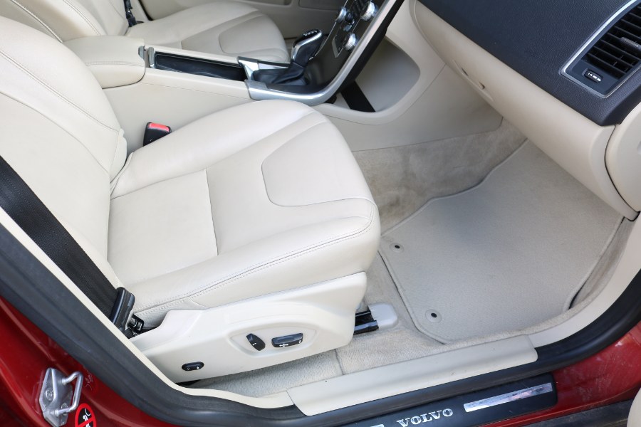 2015 Volvo XC60 2015.5 AWD 4dr T6, available for sale in Bristol, Connecticut | Dealmax Motors LLC. Bristol, Connecticut 2015 Volvo XC60 2015.5 AWD 4dr T6, available for sale in Bristol, Connecticut | Dealmax Motors LLC. Bristol, Connecticut