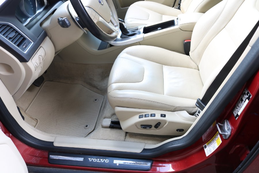 2015 Volvo XC60 2015.5 AWD 4dr T6, available for sale in Bristol, Connecticut | Dealmax Motors LLC. Bristol, Connecticut 2015 Volvo XC60 2015.5 AWD 4dr T6, available for sale in Bristol, Connecticut | Dealmax Motors LLC. Bristol, Connecticut