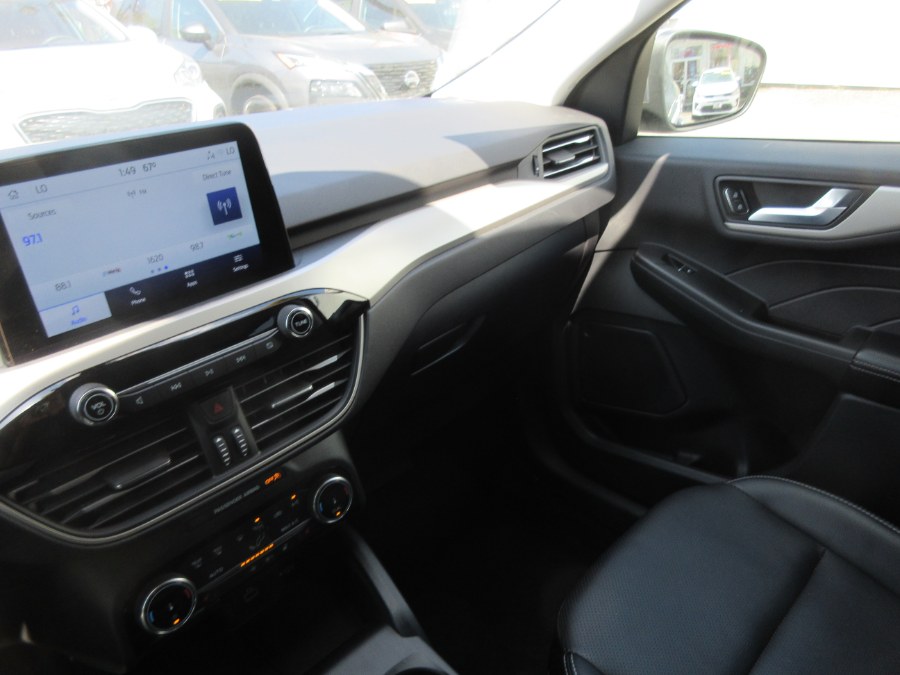 2022 Ford Escape SEL FWD, available for sale in Linden, New Jersey | Route 27 Auto Mall. Linden, New Jersey 2022 Ford Escape SEL FWD, available for sale in Linden, New Jersey | Route 27 Auto Mall. Linden, New Jersey