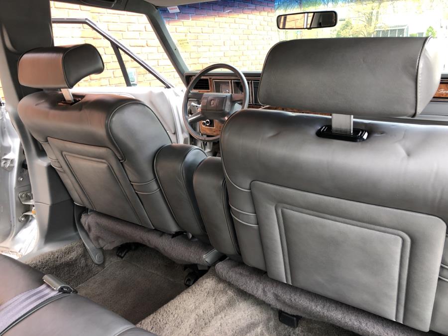 1986 Lincoln Town Car 4dr Sedan, available for sale in Waterbury, Connecticut | National Auto Brokers, Inc.. Waterbury, Connecticut 1986 Lincoln Town Car 4dr Sedan, available for sale in Waterbury, Connecticut | National Auto Brokers, Inc.. Waterbury, Connecticut