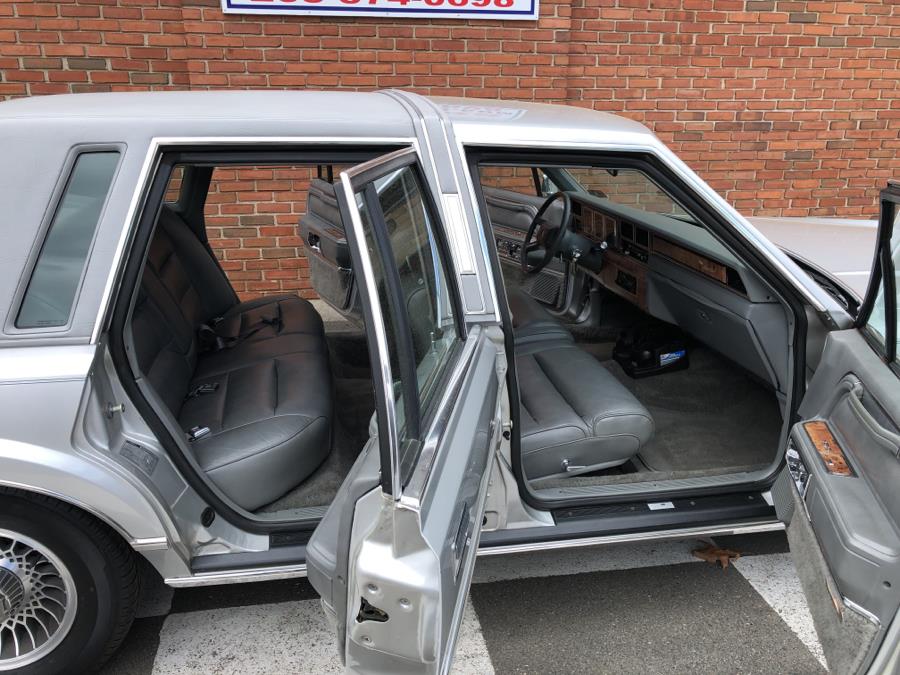 1986 Lincoln Town Car 4dr Sedan, available for sale in Waterbury, Connecticut | National Auto Brokers, Inc.. Waterbury, Connecticut 1986 Lincoln Town Car 4dr Sedan, available for sale in Waterbury, Connecticut | National Auto Brokers, Inc.. Waterbury, Connecticut