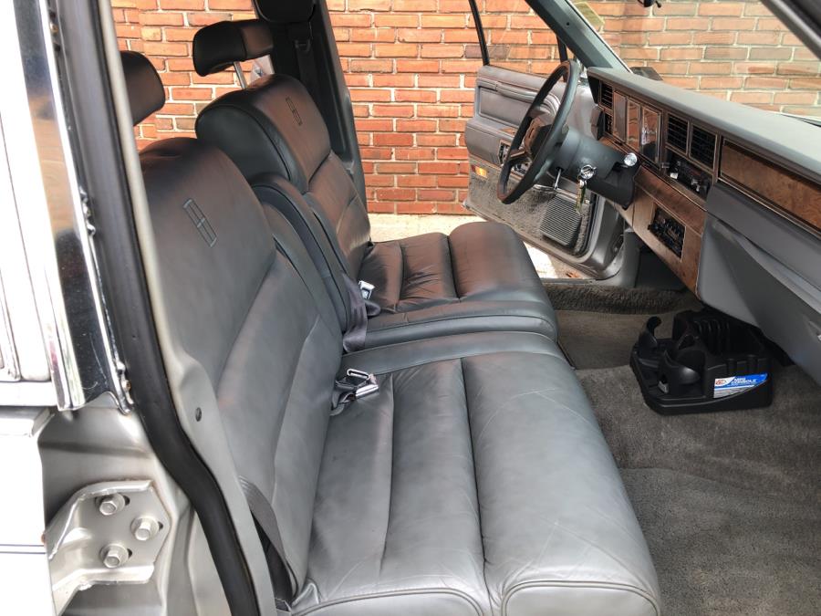 1986 Lincoln Town Car 4dr Sedan, available for sale in Waterbury, Connecticut | National Auto Brokers, Inc.. Waterbury, Connecticut 1986 Lincoln Town Car 4dr Sedan, available for sale in Waterbury, Connecticut | National Auto Brokers, Inc.. Waterbury, Connecticut