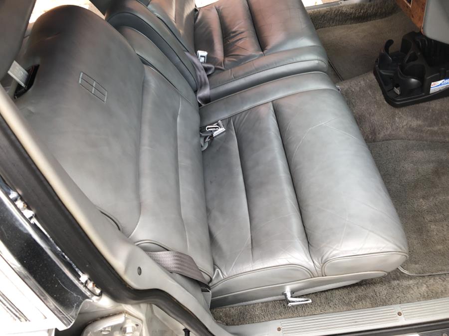 1986 Lincoln Town Car 4dr Sedan, available for sale in Waterbury, Connecticut | National Auto Brokers, Inc.. Waterbury, Connecticut 1986 Lincoln Town Car 4dr Sedan, available for sale in Waterbury, Connecticut | National Auto Brokers, Inc.. Waterbury, Connecticut
