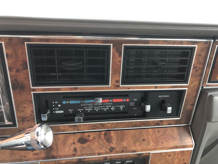 1986 Lincoln Town Car 4dr Sedan, available for sale in Waterbury, Connecticut | National Auto Brokers, Inc.. Waterbury, Connecticut 1986 Lincoln Town Car 4dr Sedan, available for sale in Waterbury, Connecticut | National Auto Brokers, Inc.. Waterbury, Connecticut