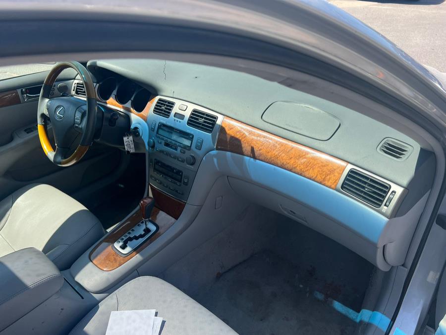 2005 Lexus ES 330 4dr Sdn, available for sale in Raynham, Massachusetts | J & A Auto Center. Raynham, Massachusetts 2005 Lexus ES 330 4dr Sdn, available for sale in Raynham, Massachusetts | J & A Auto Center. Raynham, Massachusetts