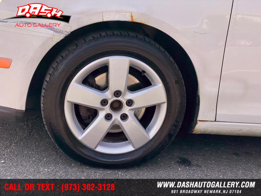 2009 Volkswagen Jetta Sedan 4dr Auto SEL PZEV, available for sale in Newark, New Jersey | Dash Auto Gallery Inc.. Newark, New Jersey 2009 Volkswagen Jetta Sedan 4dr Auto SEL PZEV, available for sale in Newark, New Jersey | Dash Auto Gallery Inc.. Newark, New Jersey
