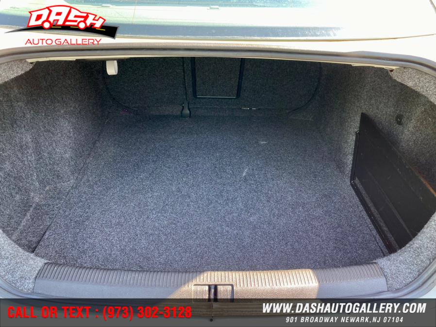 2009 Volkswagen Jetta Sedan 4dr Auto SEL PZEV, available for sale in Newark, New Jersey | Dash Auto Gallery Inc.. Newark, New Jersey 2009 Volkswagen Jetta Sedan 4dr Auto SEL PZEV, available for sale in Newark, New Jersey | Dash Auto Gallery Inc.. Newark, New Jersey