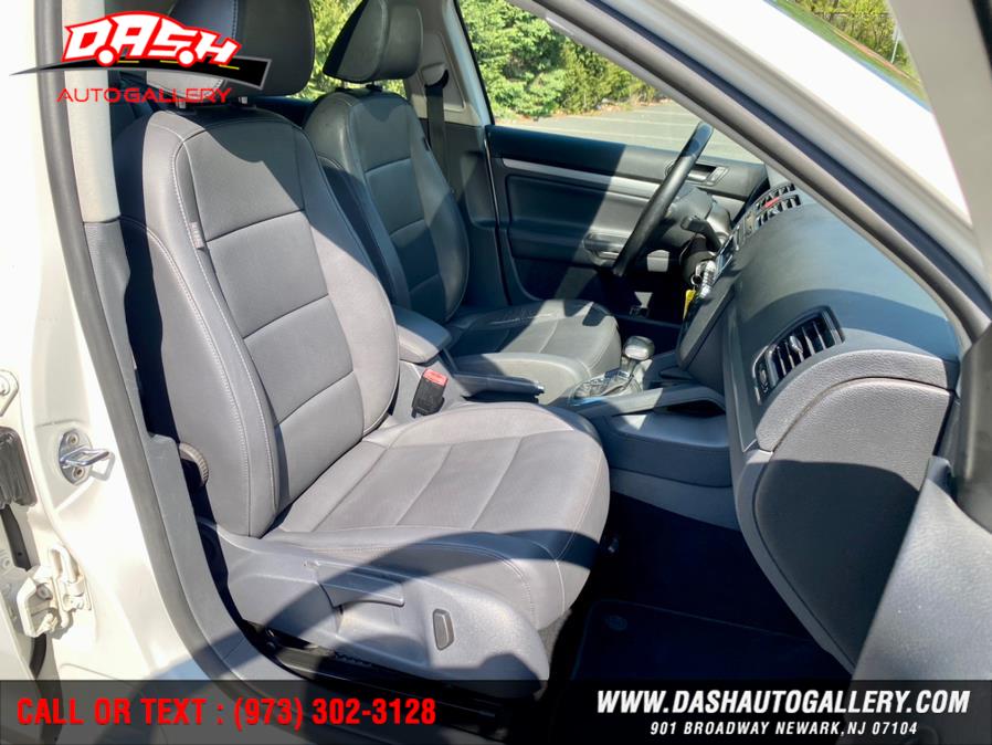 2009 Volkswagen Jetta Sedan 4dr Auto SEL PZEV, available for sale in Newark, New Jersey | Dash Auto Gallery Inc.. Newark, New Jersey 2009 Volkswagen Jetta Sedan 4dr Auto SEL PZEV, available for sale in Newark, New Jersey | Dash Auto Gallery Inc.. Newark, New Jersey