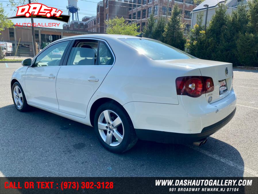 2009 Volkswagen Jetta Sedan 4dr Auto SEL PZEV, available for sale in Newark, New Jersey | Dash Auto Gallery Inc.. Newark, New Jersey 2009 Volkswagen Jetta Sedan 4dr Auto SEL PZEV, available for sale in Newark, New Jersey | Dash Auto Gallery Inc.. Newark, New Jersey