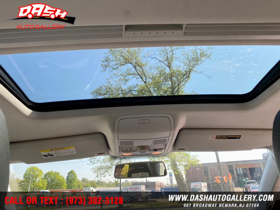 2009 Volkswagen Jetta Sedan 4dr Auto SEL PZEV, available for sale in Newark, New Jersey | Dash Auto Gallery Inc.. Newark, New Jersey 2009 Volkswagen Jetta Sedan 4dr Auto SEL PZEV, available for sale in Newark, New Jersey | Dash Auto Gallery Inc.. Newark, New Jersey