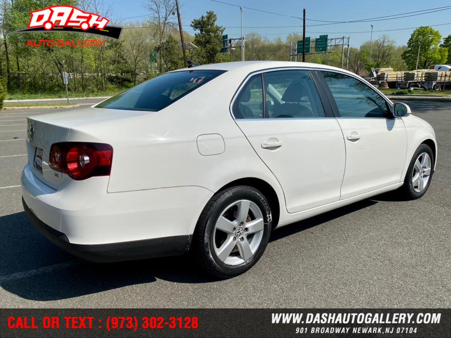 2009 Volkswagen Jetta Sedan 4dr Auto SEL PZEV, available for sale in Newark, New Jersey | Dash Auto Gallery Inc.. Newark, New Jersey 2009 Volkswagen Jetta Sedan 4dr Auto SEL PZEV, available for sale in Newark, New Jersey | Dash Auto Gallery Inc.. Newark, New Jersey