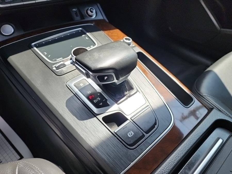 2019 Audi Q5 Premium Plus 45 TFSI quattro, available for sale in Islip, New York | L.I. Auto Gallery. Islip, New York 2019 Audi Q5 Premium Plus 45 TFSI quattro, available for sale in Islip, New York | L.I. Auto Gallery. Islip, New York