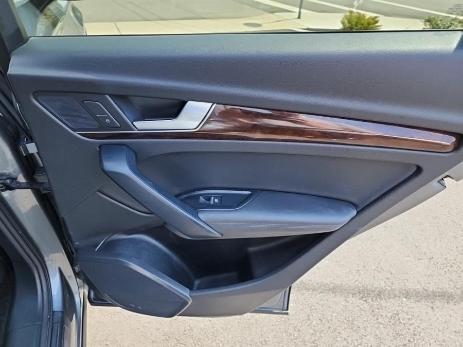 2019 Audi Q5 Premium Plus 45 TFSI quattro, available for sale in Islip, New York | L.I. Auto Gallery. Islip, New York 2019 Audi Q5 Premium Plus 45 TFSI quattro, available for sale in Islip, New York | L.I. Auto Gallery. Islip, New York